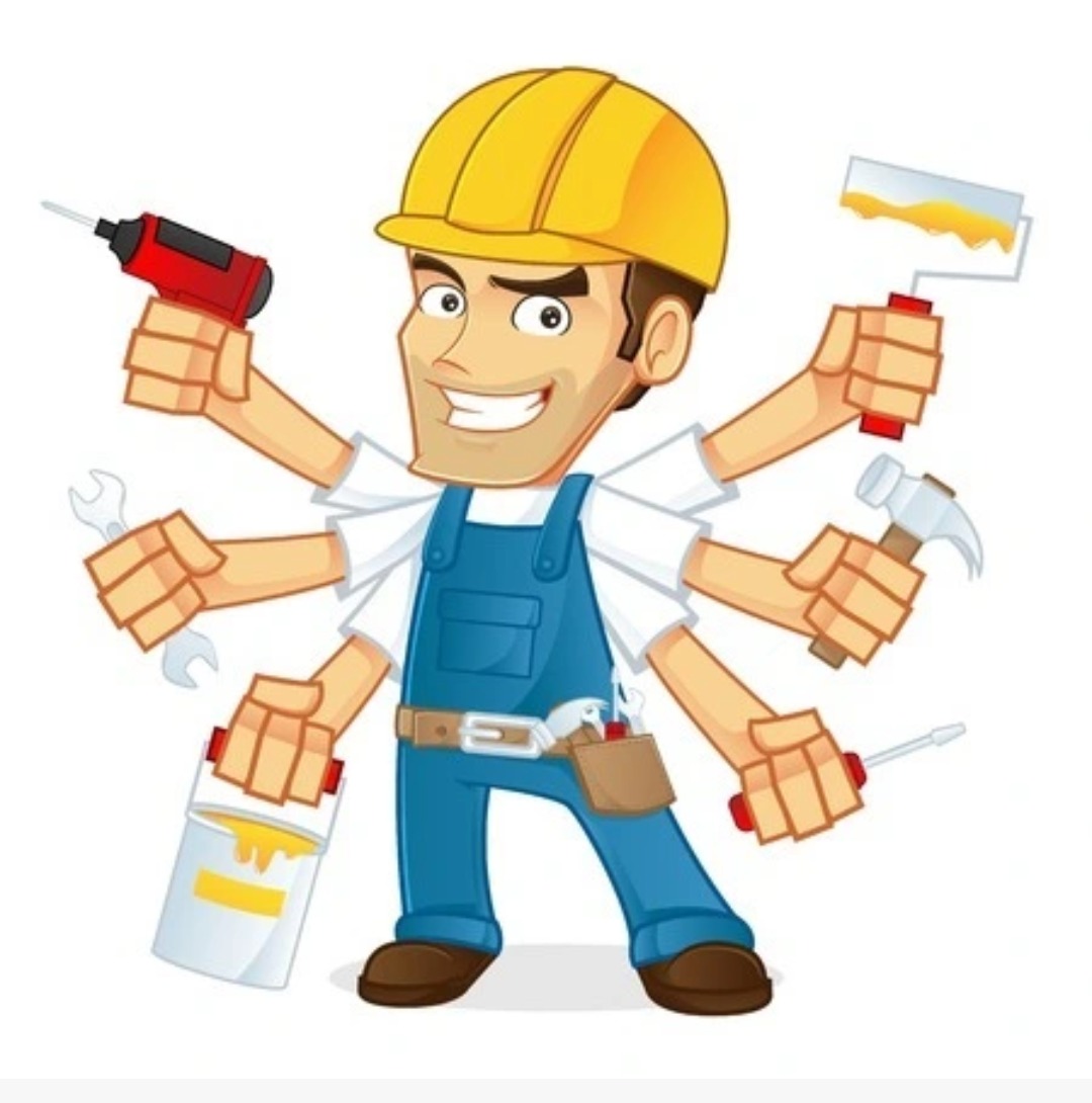 Karykatura uśmiechniętego majstra w kasku i kombinezonie, trzymającego narzędzia: pędzel, młotek, wkrętak, klucz francuski i puszkę z farbą. Grafika na białym tle.