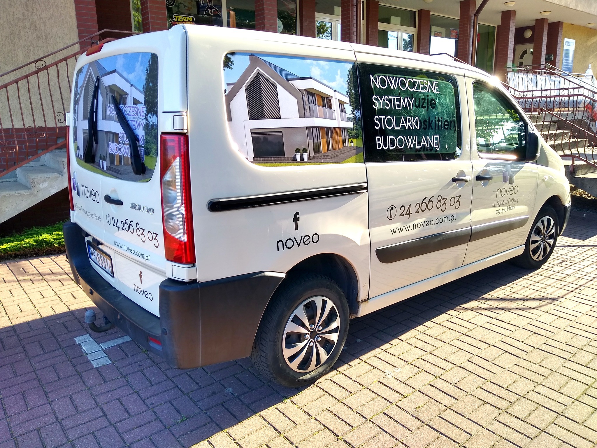 Naklejki na samochód, projekt i druk.