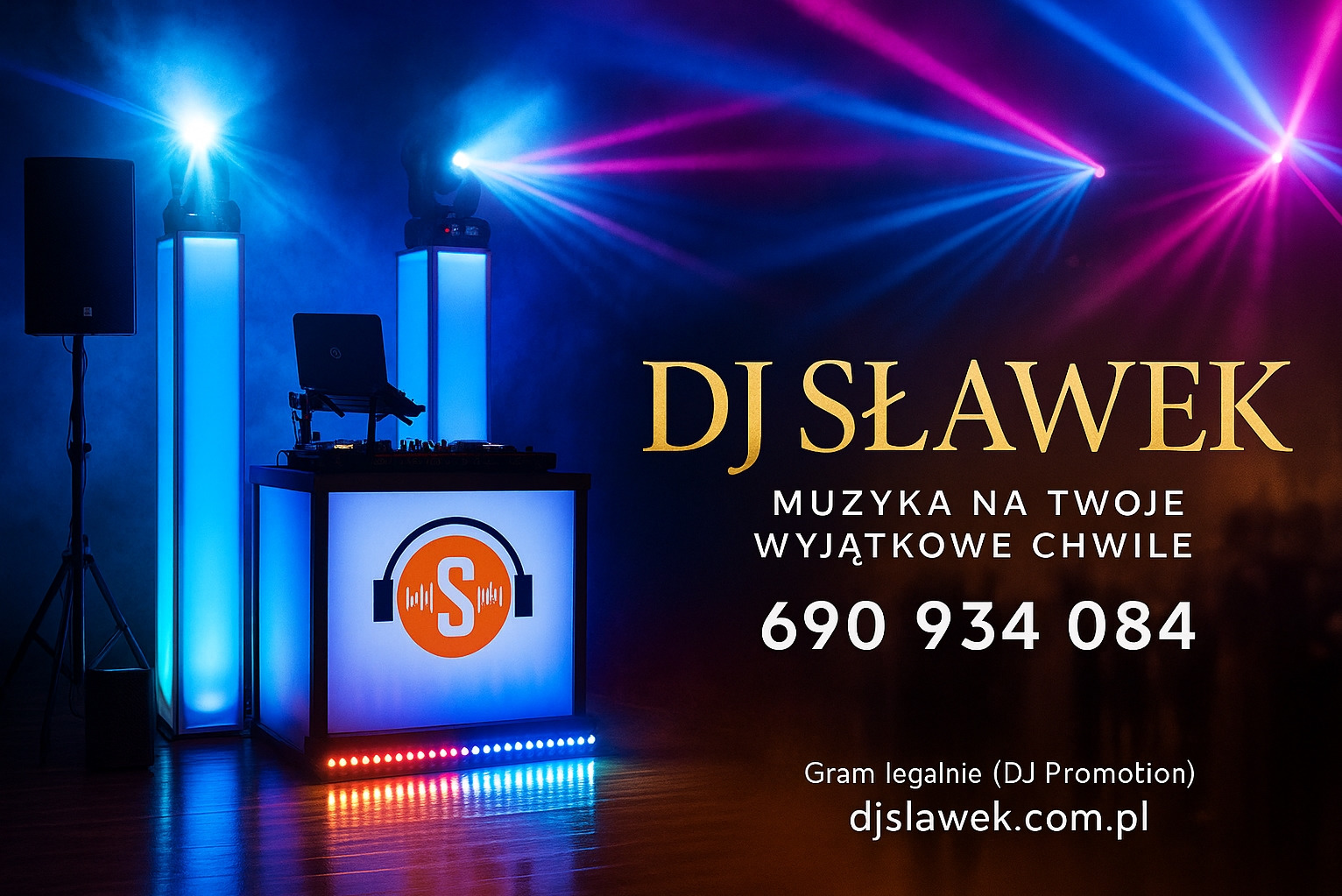 Profesjonalne nagłośnienie i oświetlenie DJ-a Sławka, stanowisko DJ-skie z laptopem, kolumny i reflektory w tle, dynamiczne światła tworzą atmosferę imprezy.
