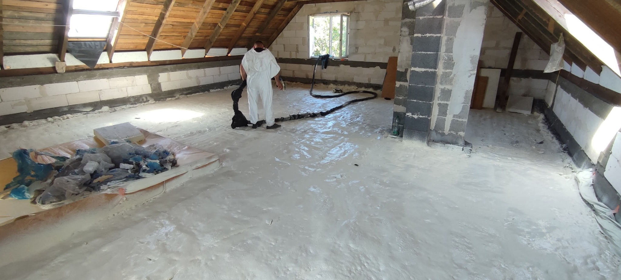 Izolacja stropu pianą zamknięto komórkową