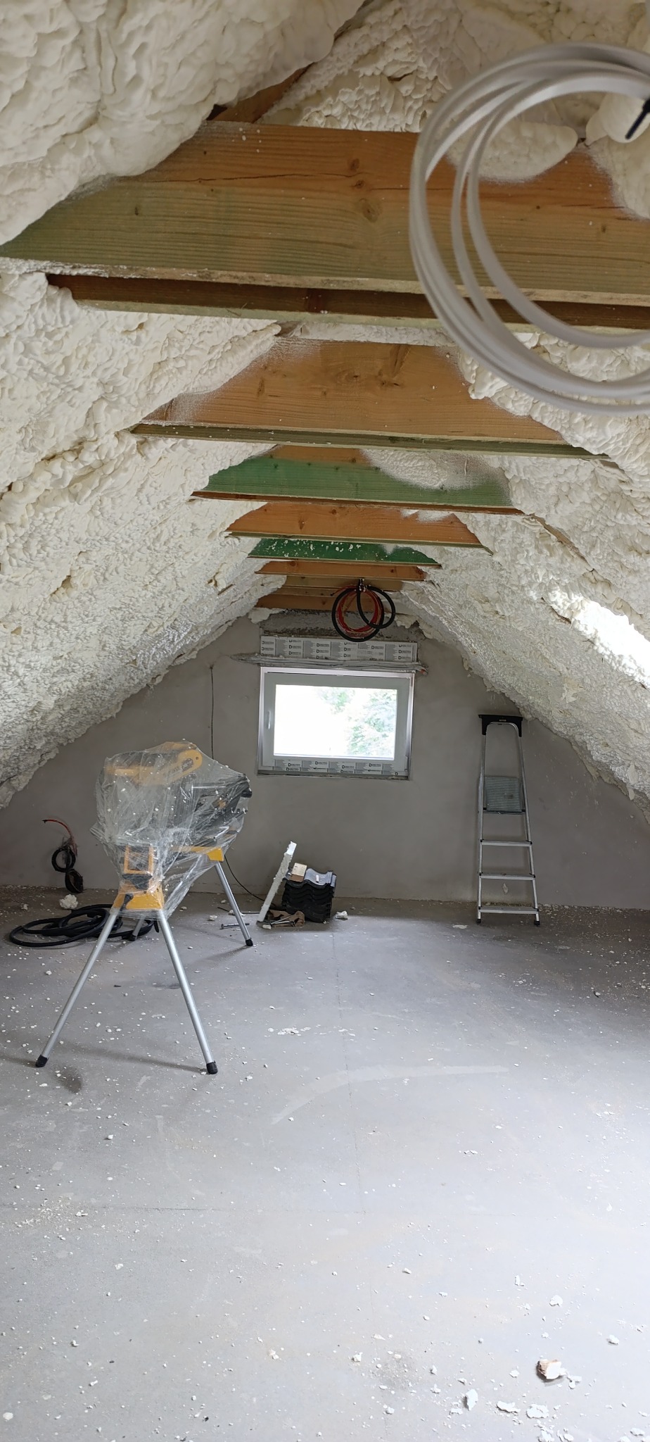 Izolacja poddasza pianką otwarto komórkową naszego polskiego producenta