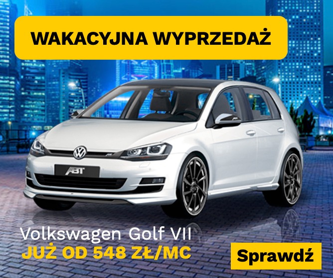 Biały Volkswagen Golf VII na tle miasta nocą, z napisem 'Wakacyjna wyprzedaż' i informacją o cenie, zachęcający do sprawdzenia oferty.