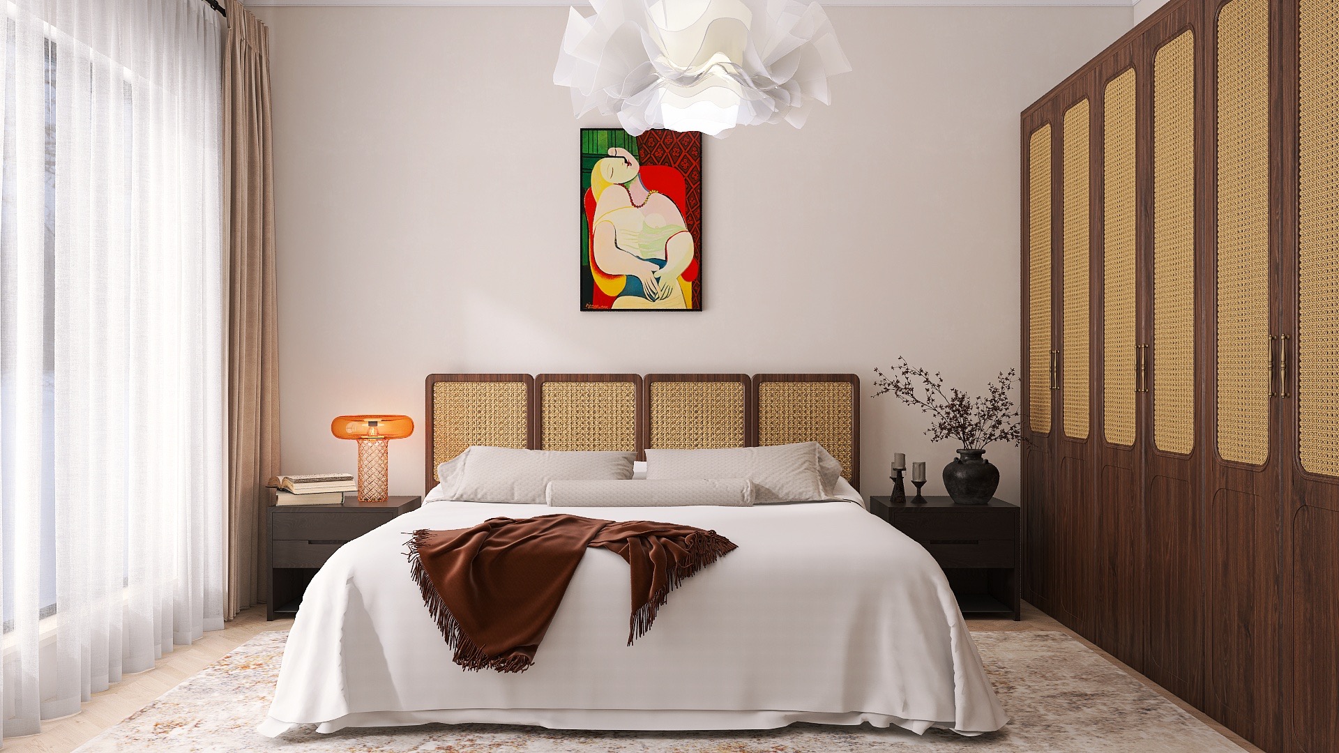 Stylowa sypialnia z łóżkiem z rattanowym wezgłowiem, obrazem Picassa i dużą szafą z rattanowymi wstawkami. Ciepłe oświetlenie i beżowa kolorystyka tworzą przytulną atmosferę.