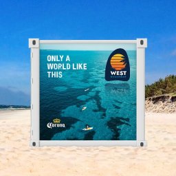 Elementy identyfikacji wizualnej i oznakowania klubu plażowego w Łebie 