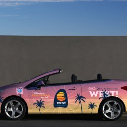 Elementy identyfikacji wizualnej i oznakowania klubu plażowego w Łebie 