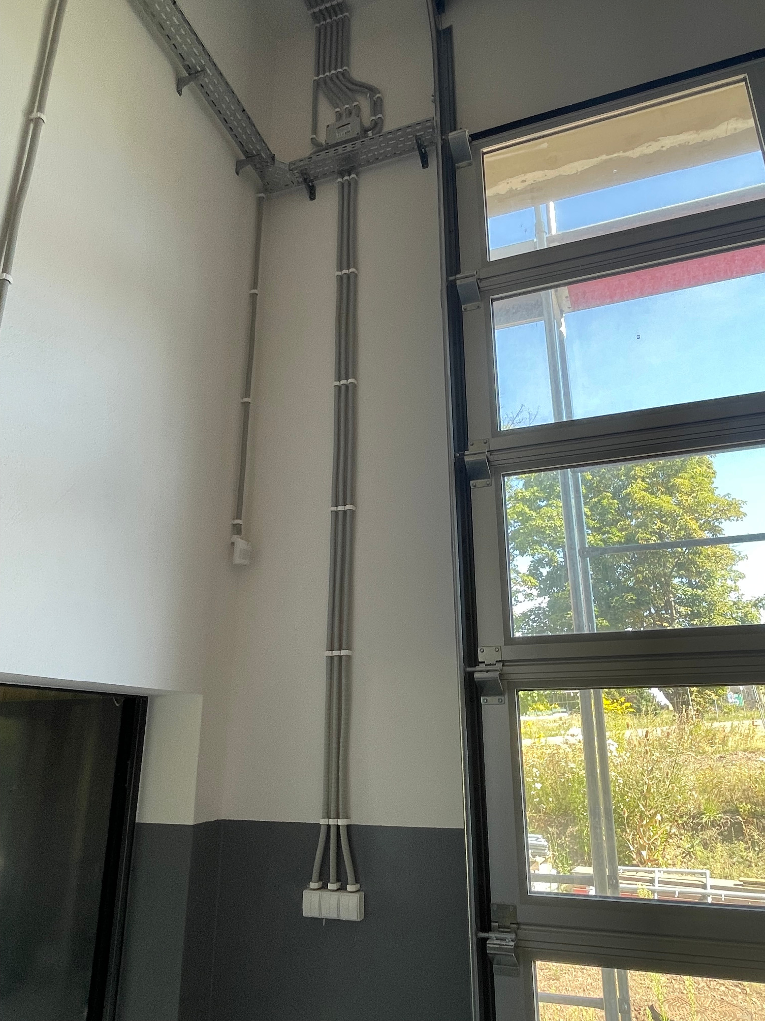 sterowanie oświetleniem w hali