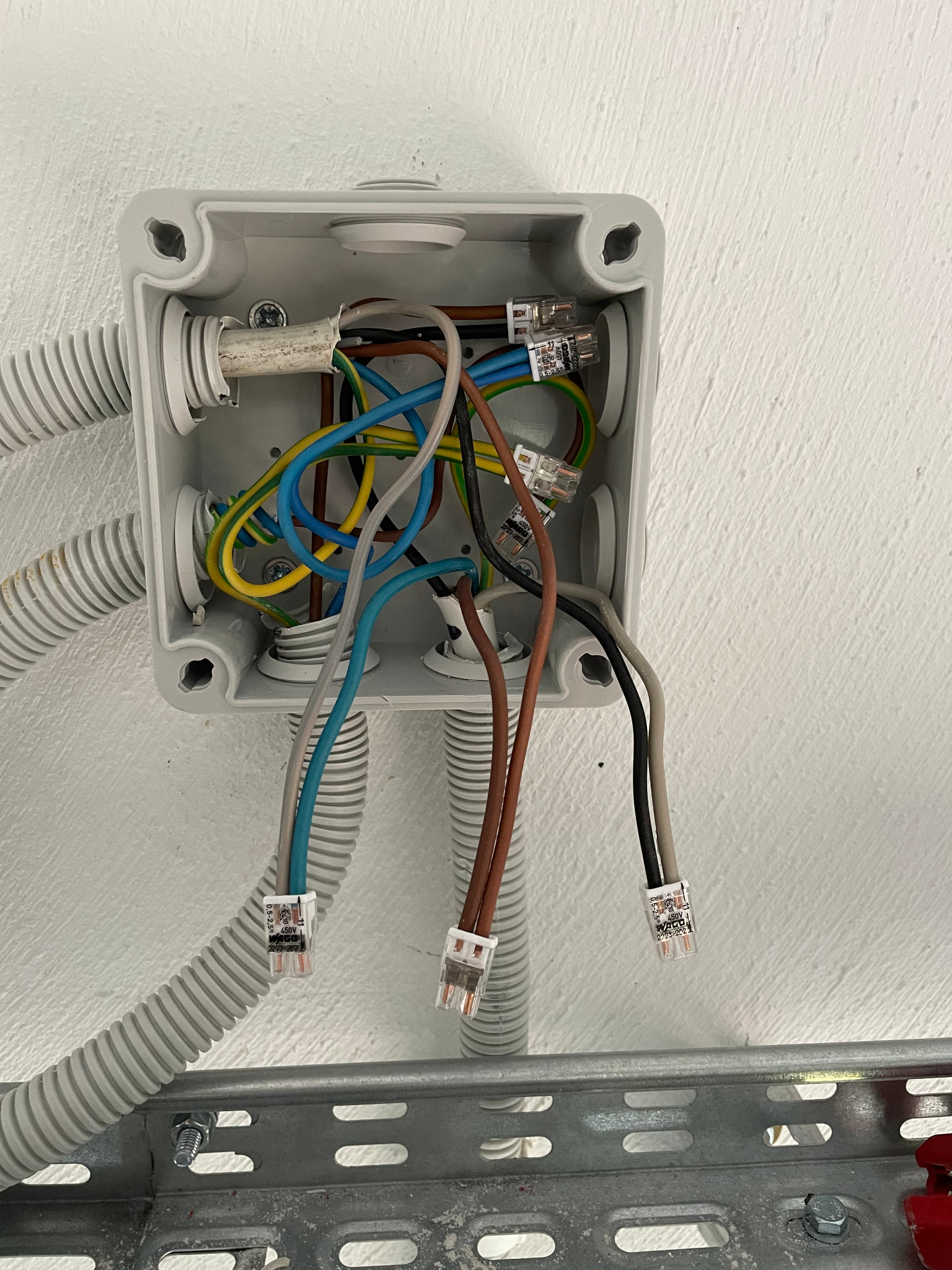 sposób łączenia przewodów w puszkach