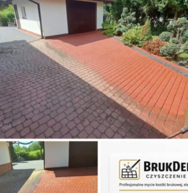 Częściowo umyta, czerwona kostka brukowa przed garażem z brązową bramą, kontrastująca z brudną częścią. Widoczne krzewy i drzewa w tle.