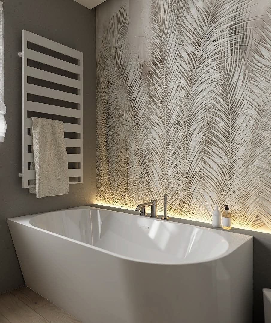 Nowoczesna łazienka: biała wanna, grzejnik drabinkowy z ręcznikiem i ściana z motywem liści palmowych, podświetlona listwą LED. Minimalistyczny design.