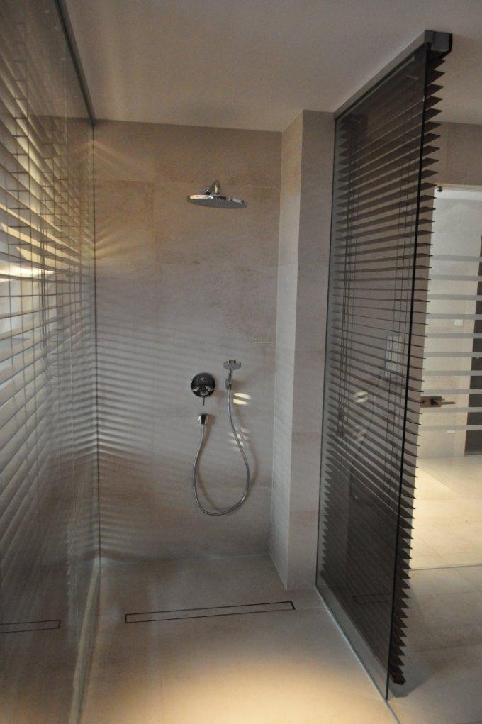 Kabina prysznicowa z elementów stałych