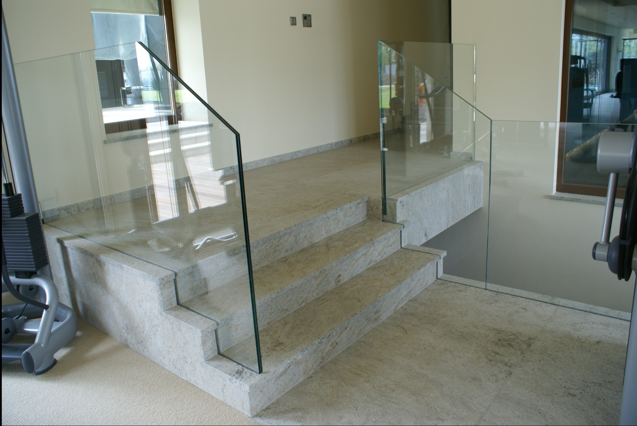 Balustrada szklana w domu