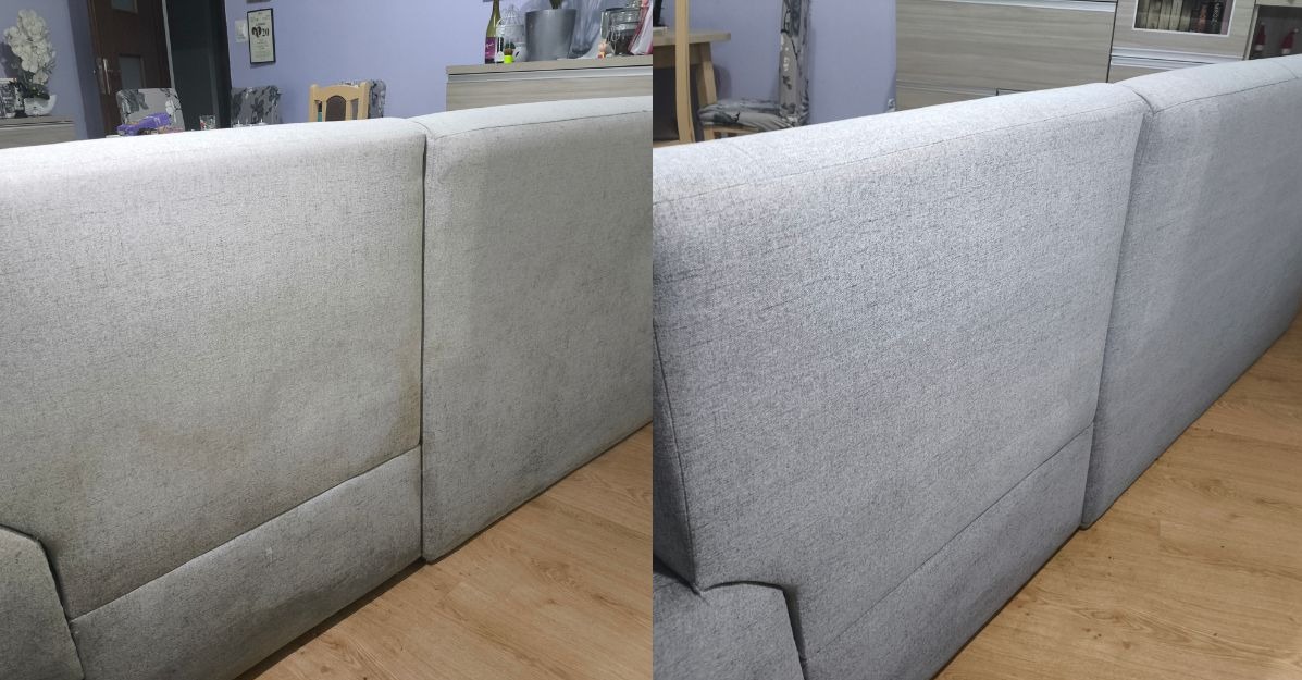 Kanapa narożna w odcieniach szarości, widok z boku, prezentująca efekt przed i po czyszczeniu tapicerki. Po lewej stronie widoczne zabrudzenia, po prawej czysta powierzchnia.