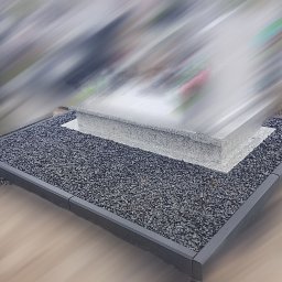 Opis prac brukarskich wykonanych wokół pomników na cmentarzu
Zakres wykonanych prac brukarskich obejmował kompleksowe zagospodarowanie terenu wokół pomników nagrobnych na terenie cmentarza. 