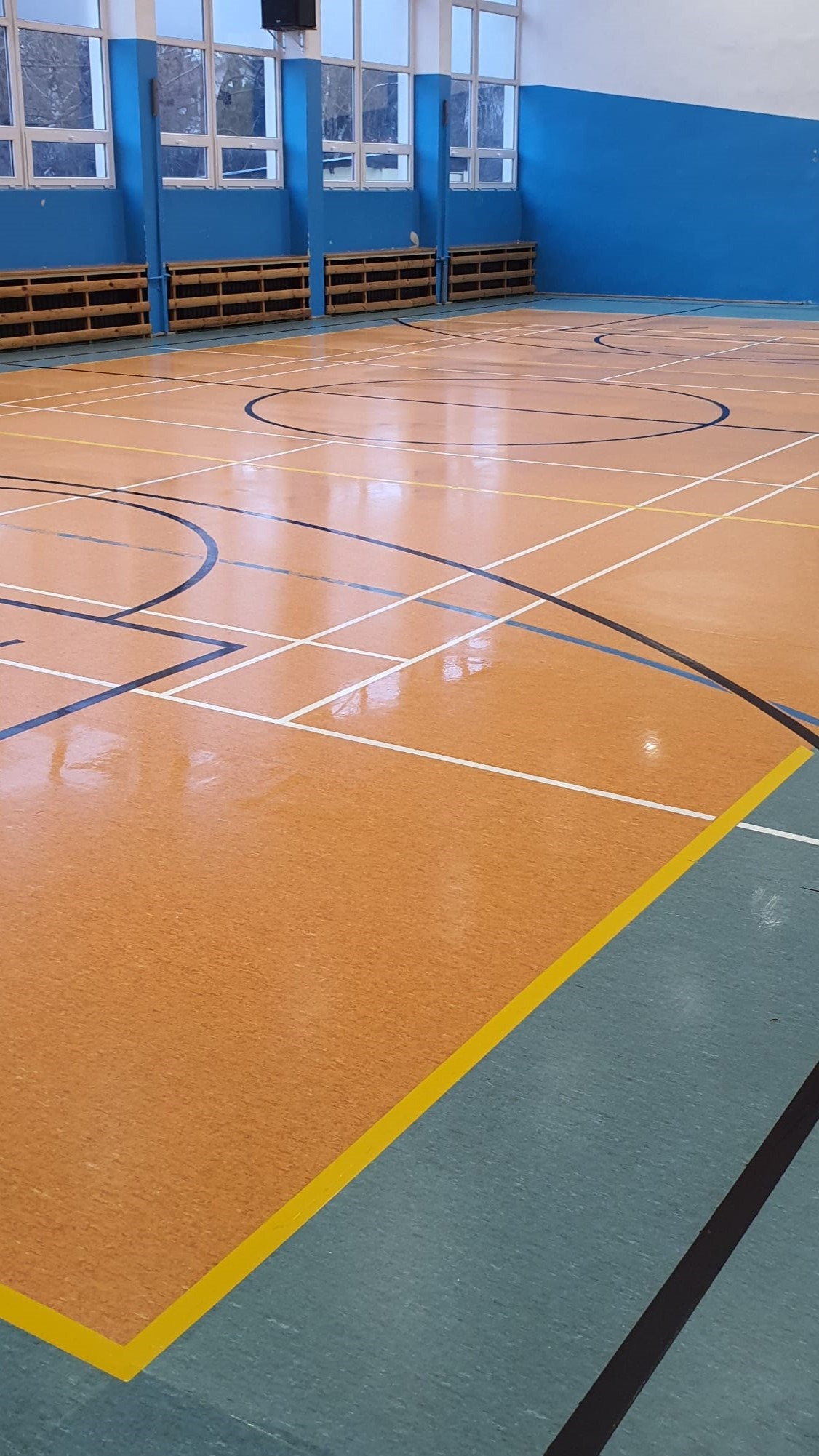 Polimeryzacja PVC na sali gimnastycznej