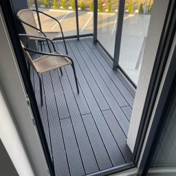 Montaż deski kompozytowej na balkonie.