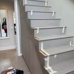 dokończenie zabudowy pod schodami