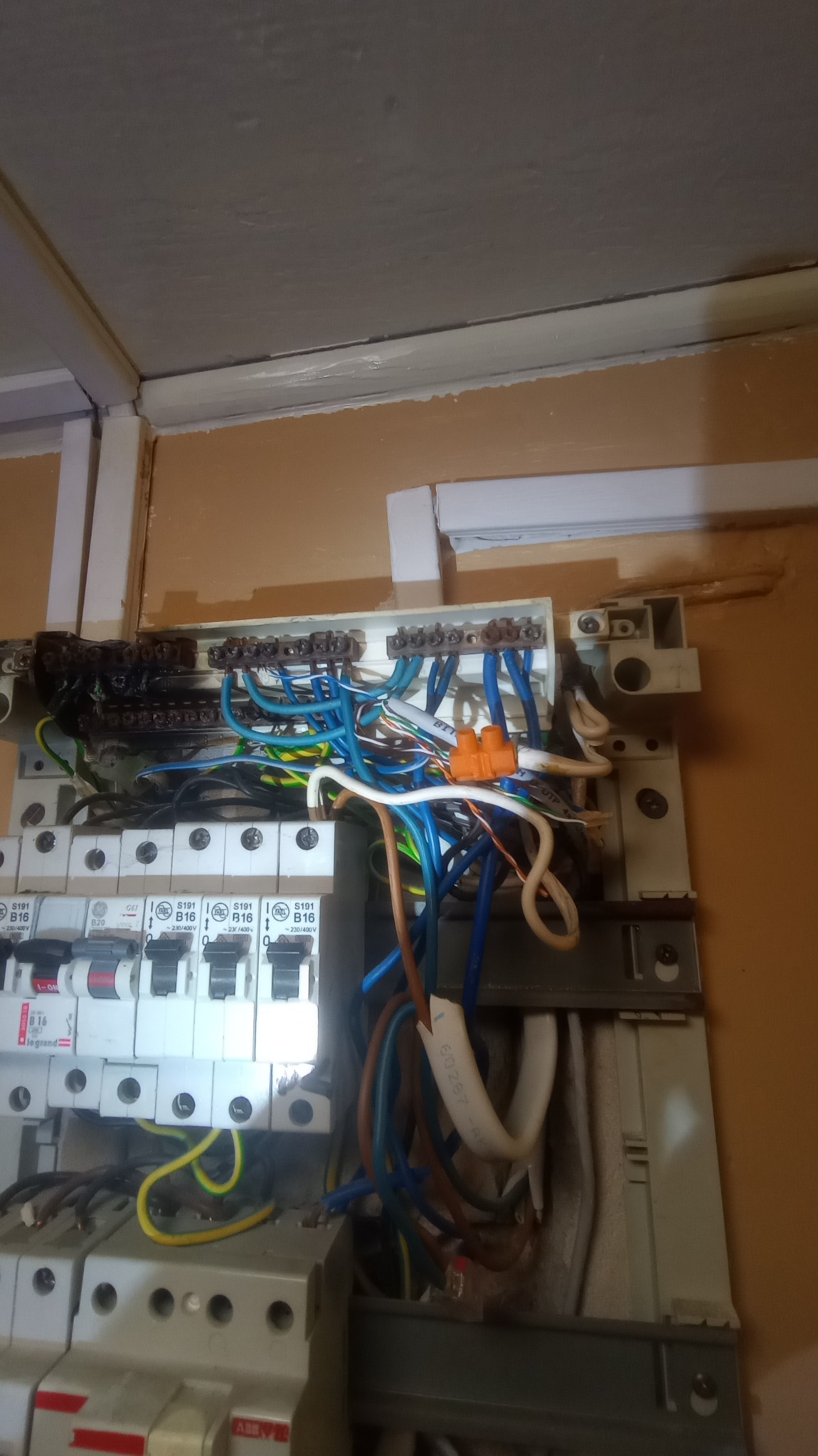 Usuniencie usterki, biezpiecznik nad prondowy.