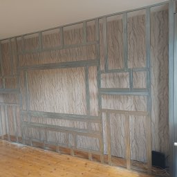 Dawid Michalak - Stelaż odsunięty na gotowe meble spuszczane w ścianę.