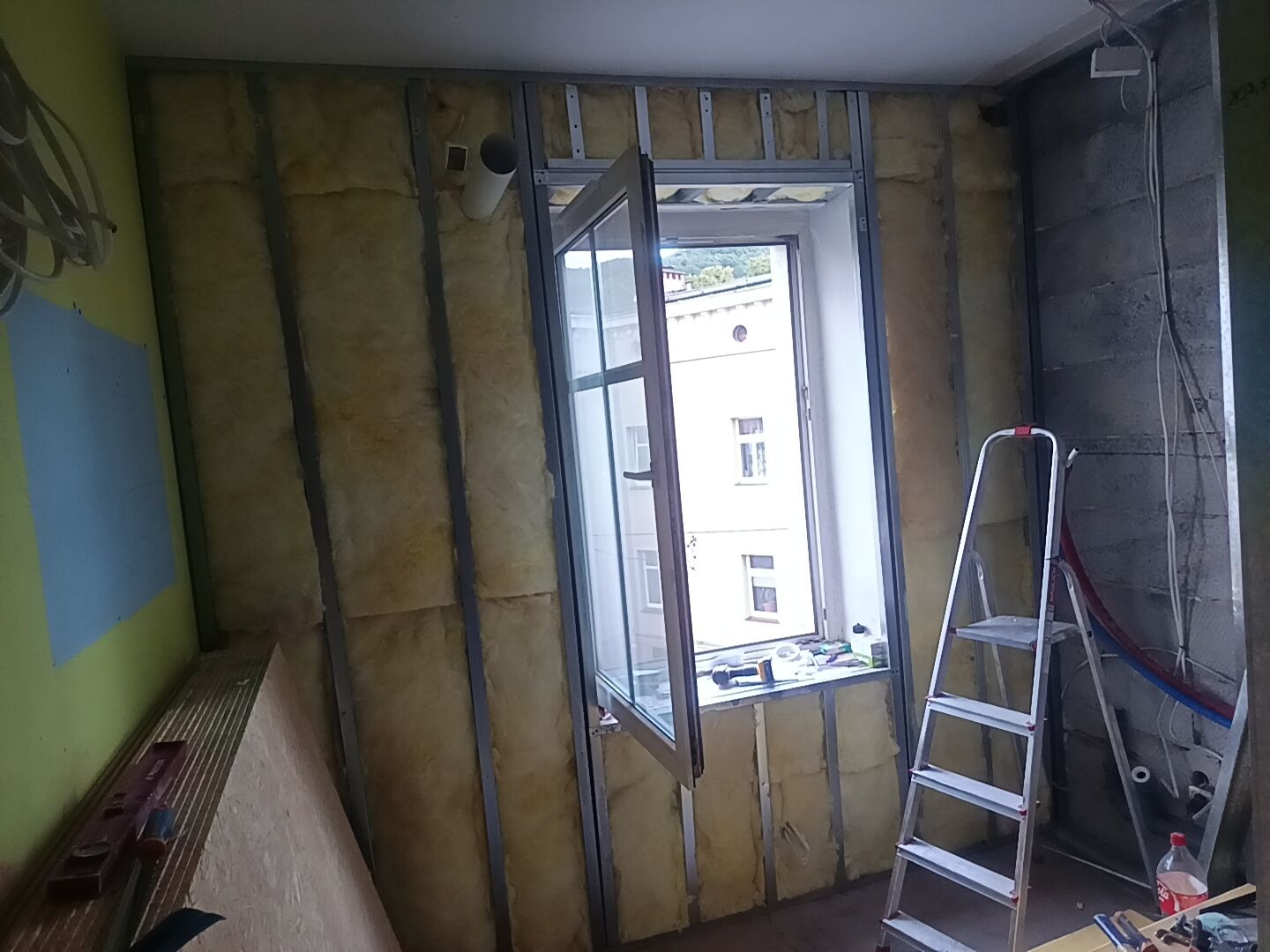 Ocieplanie wełną szklaną, mineralną.