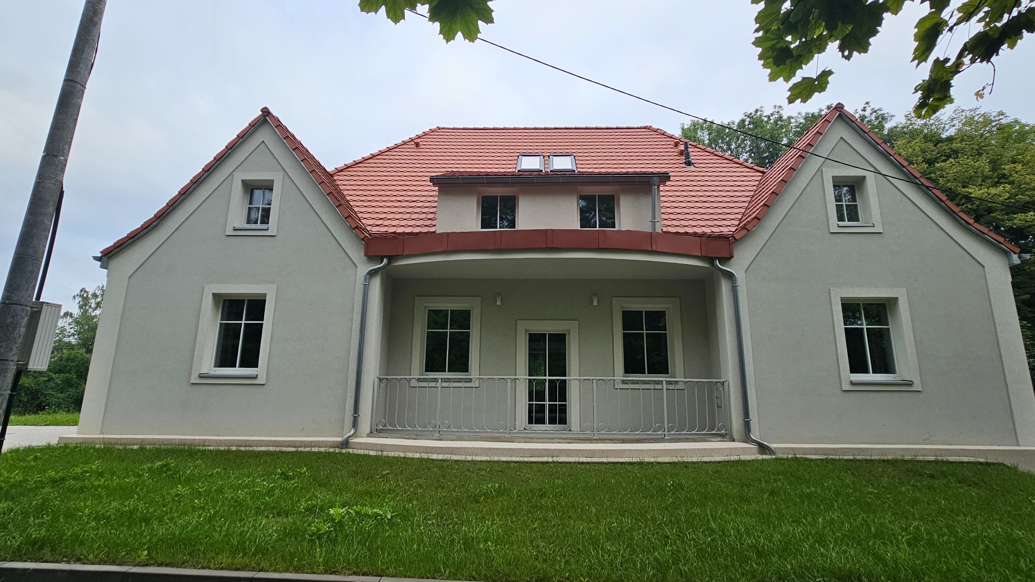 Kompleksowe wykonanie elewacji jako podwykonawca na zabytkowym budynku Villi Antoniny w Jastrzębiu Zdroju.