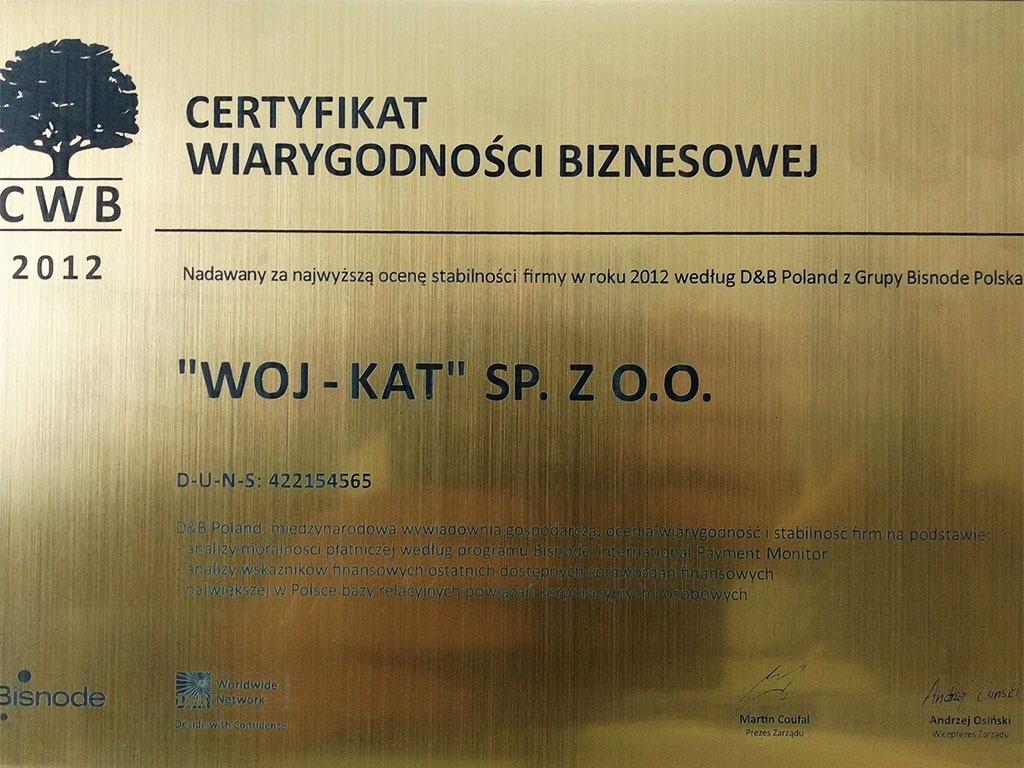 Złota tablica z certyfikatem wiarygodności biznesowej dla 'WOJ-KAT' SP. Z O.O. z 2012 roku, nadana przez D&B Poland i Grupę Bisnode Polska.