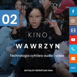 Marek Bieganowski - Plakat promujący kino 'Wawrzyn' z dziewczynką w przebraniu Wednesday Addams na pierwszym planie, otoczoną przez inne dzieci. Napis: Technologia cyfrowa audio i video.