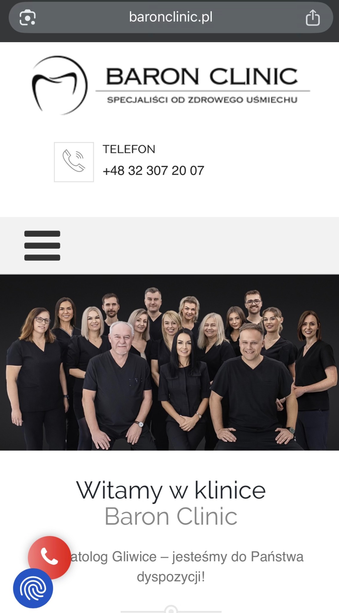 Strona internetowa Baron Clinic z logo, numerem telefonu i zdjęciem zespołu specjalistów od zdrowego uśmiechu w czarnych strojach.