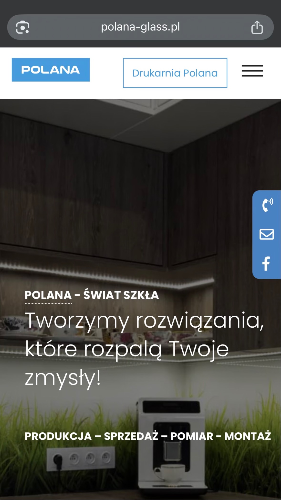 Strona internetowa Polana-glass.pl z hasłem: Tworzymy rozwiązania, które rozpalą Twoje zmysły! Produkcja, sprzedaż, pomiar, montaż. Widoczny fragment zabudowy kuchennej.