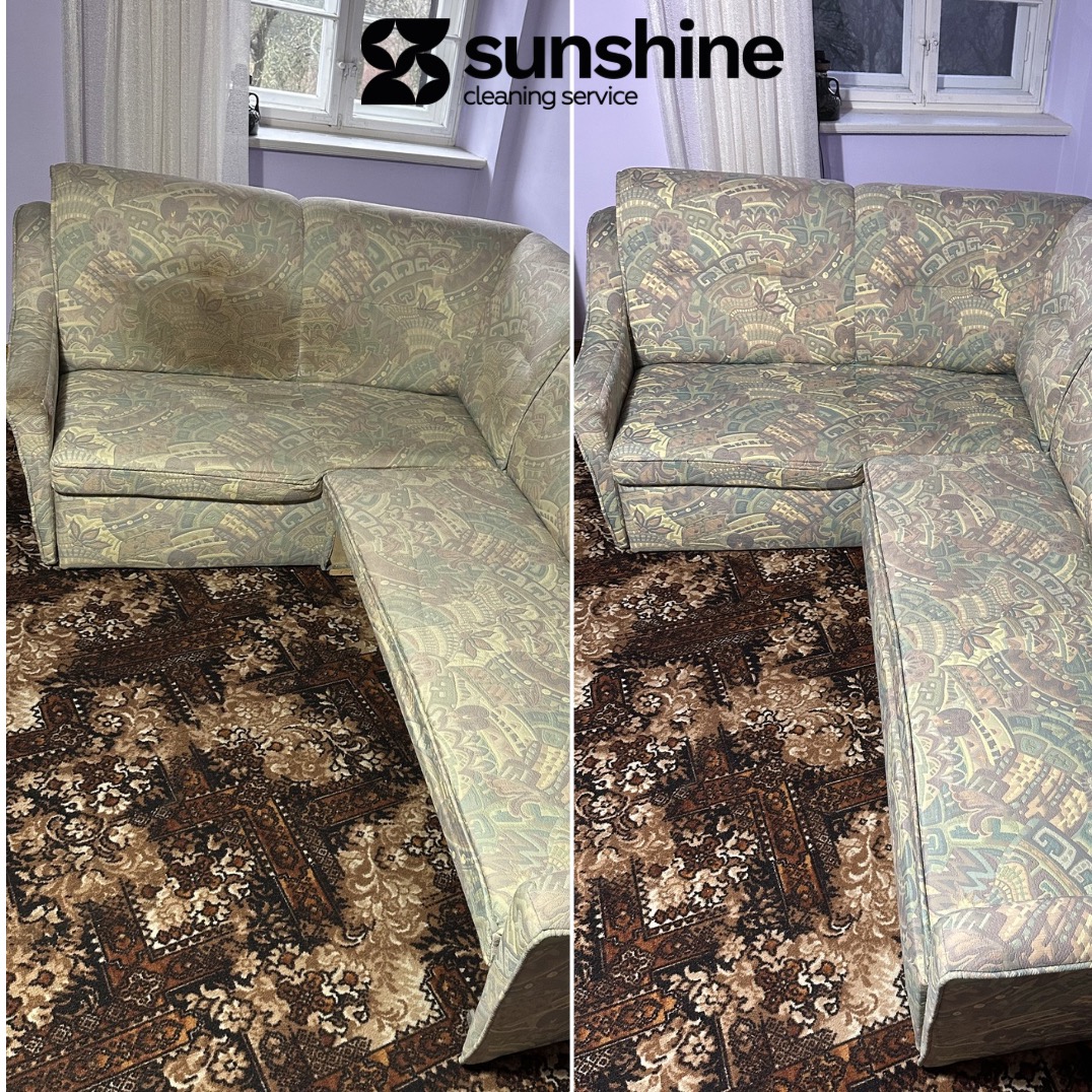 Kadr 'przed i po' prezentujący narożnik z wzorzystą tapicerką. Po lewej widoczna plama, po prawej narożnik po czyszczeniu, z odświeżonym wzorem i kolorem.