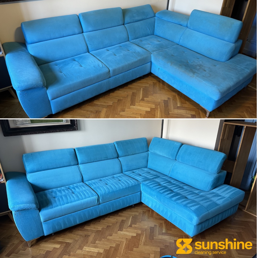 Zdjęcie 'przed i po' czyszczenia narożnika w odcieniach błękitu. Widoczne różnice w czystości tapicerki na tle parkietu i mebli.
