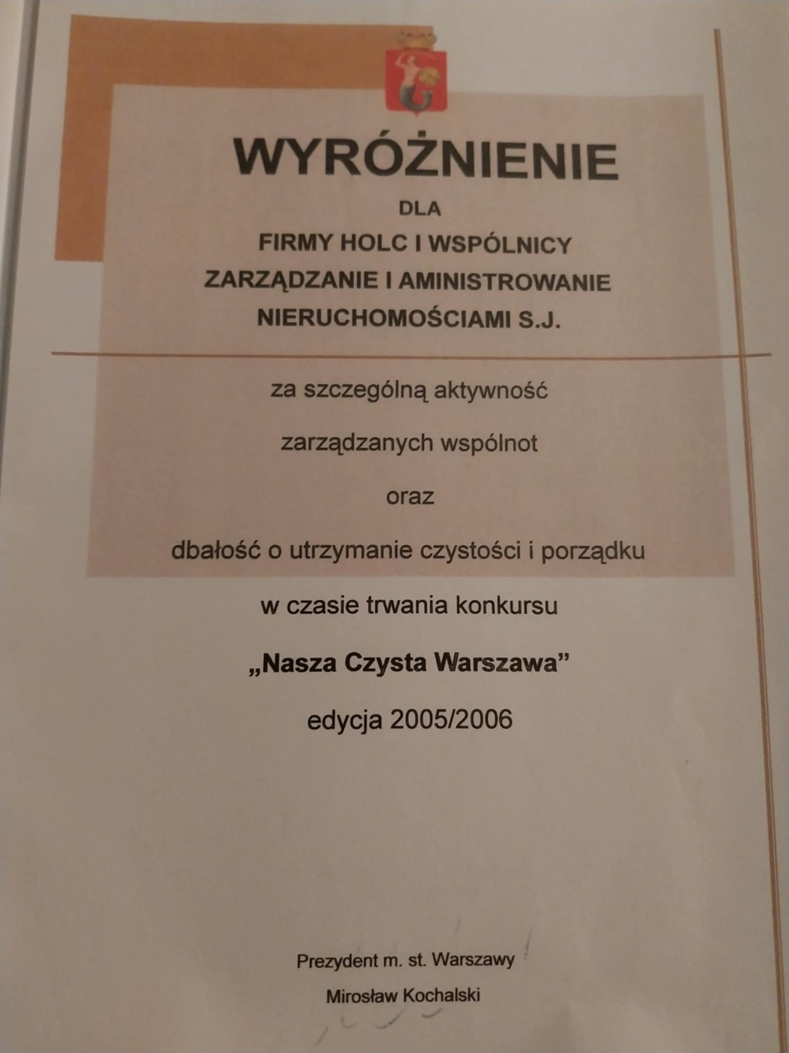Dyplom wyróżnienia dla firmy za zarządzanie nieruchomościami, z logo konkursu 'Nasza Czysta Warszawa' edycja 2005/2006.