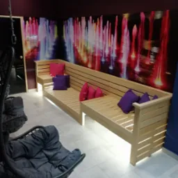 Ławka do obiektu SPA wykonana przez nas dla klienta biznesowego.