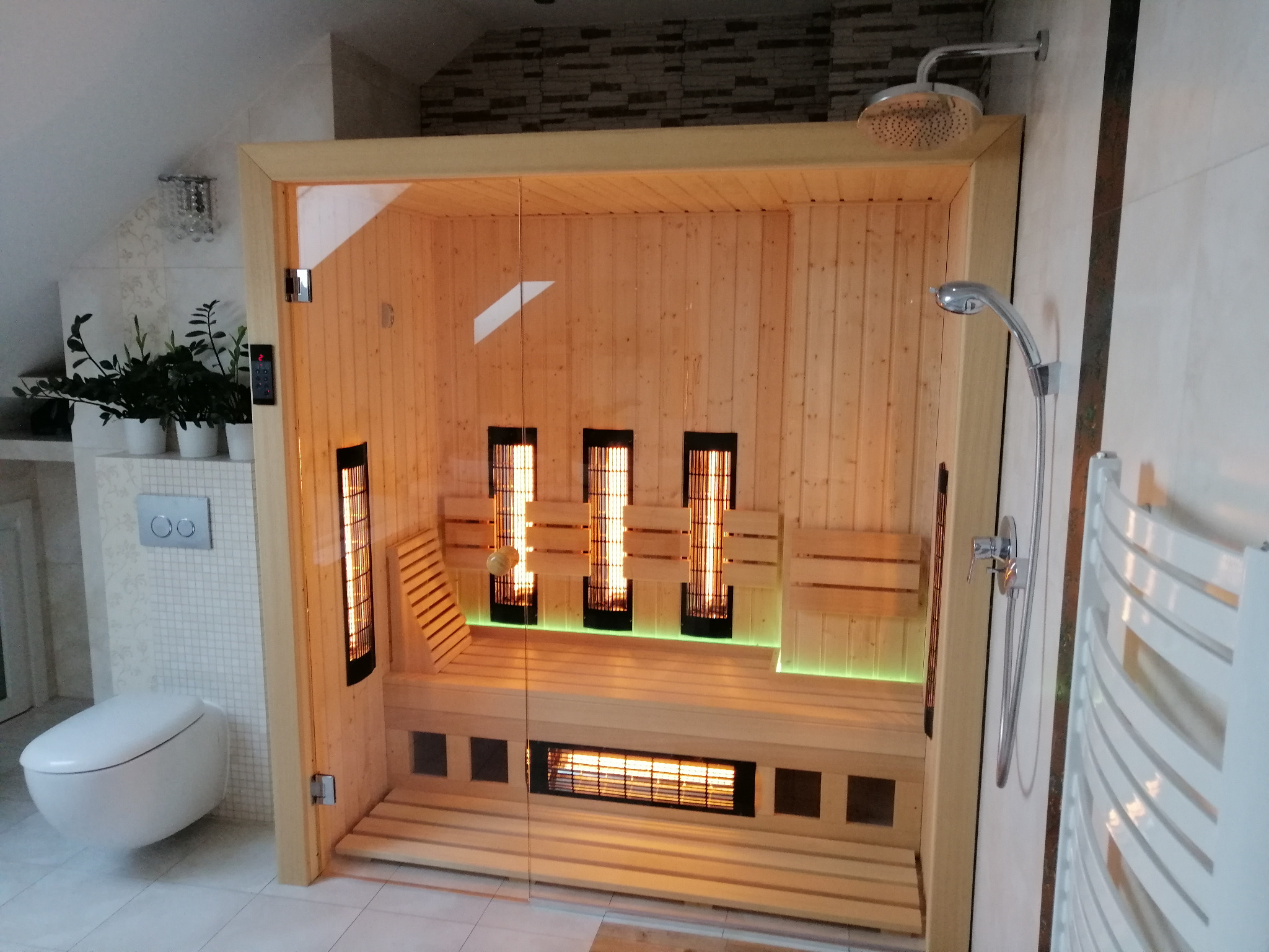 Domowa świerkowa sauna infrared naszego autorstwa.