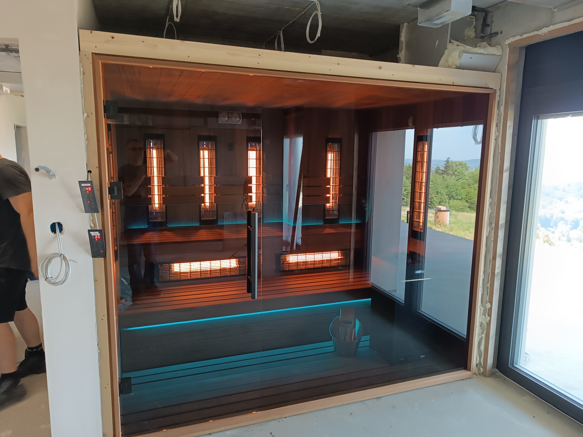 Sauna fińska + infrared z palonego abachi wykonana przez nas dla prywatnego klienta.