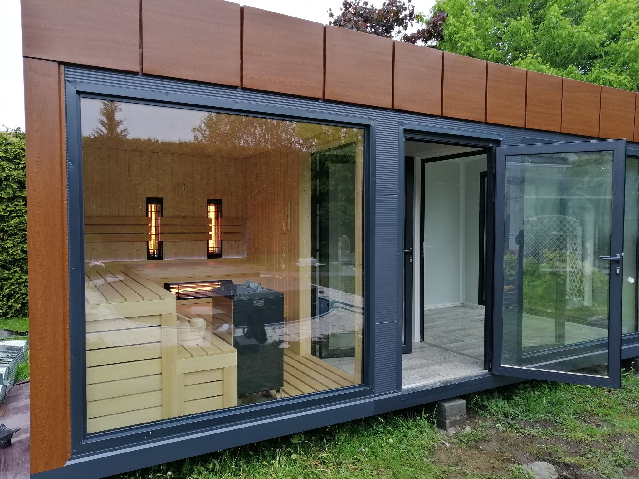 Sauna fińska + infrared, którą wbudowaliśmy w kontener należący do klienta.