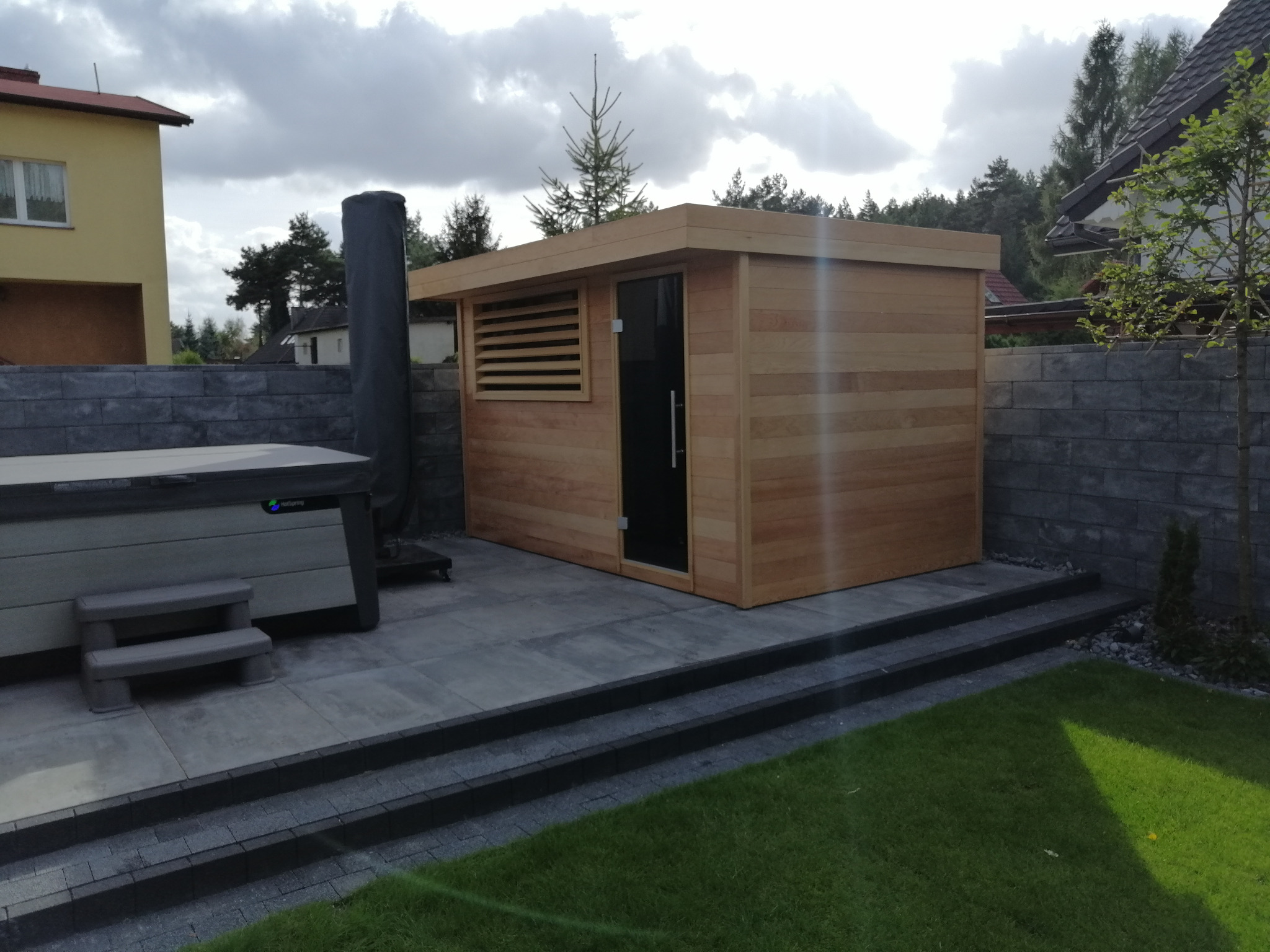 Przykład domku ogrodowego naszego autorstwa, który może zostać zaadaptowany np. na zewnętrzną saunę.