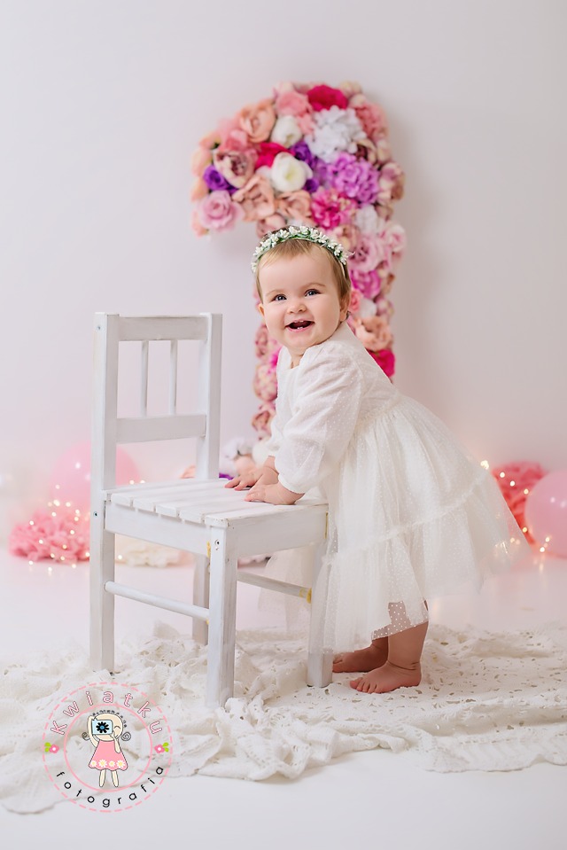 Pierwszy rok życia uwieczniony w ponadczasowym stylu.