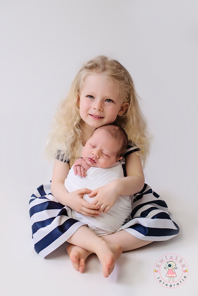 Każda sesja to hołd dla prostoty i piękna dzieciństwa.