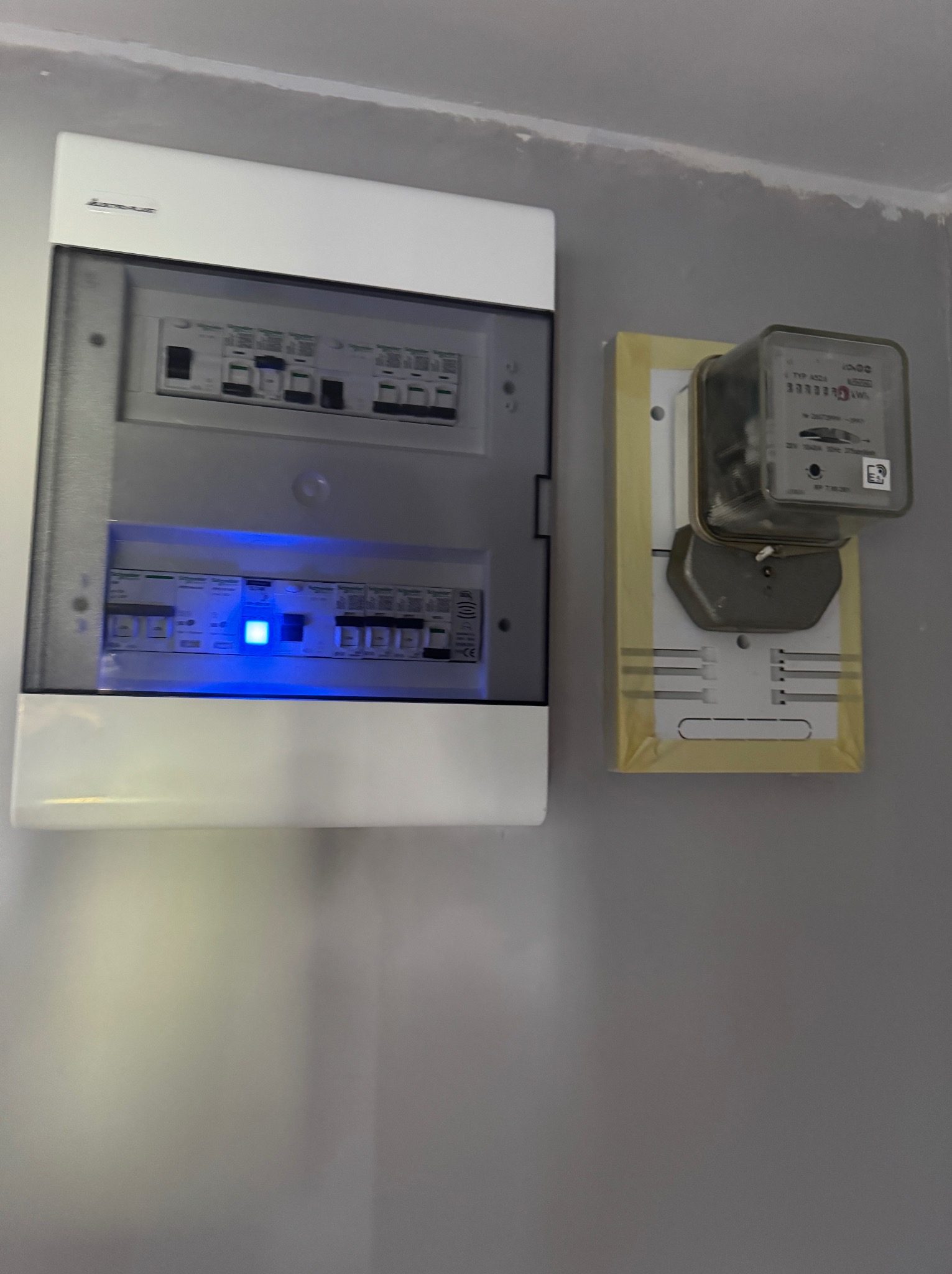 Wymiana instalacji w mieszkaniu.