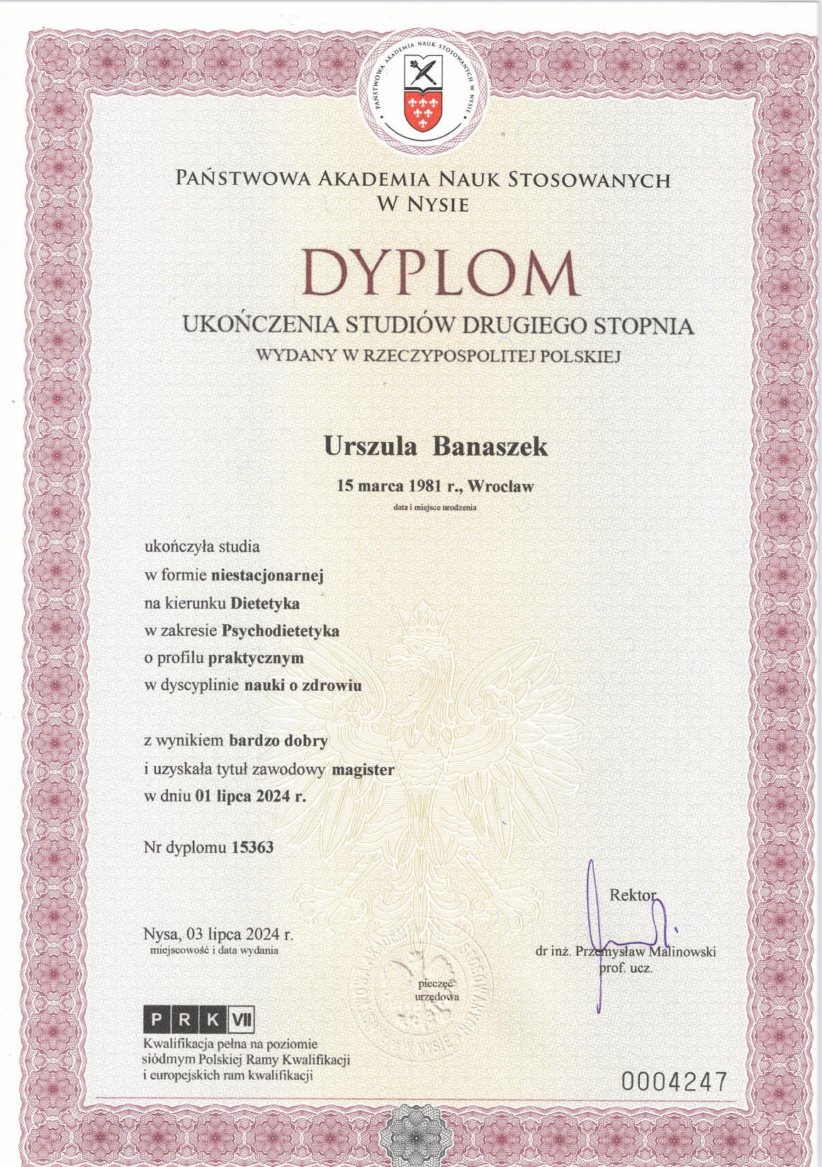 Dyplom ukończenia studiów drugiego stopnia w zakresie Psychodietetyki, wydany przez Państwową Akademię Nauk Stosowanych w Nysie.