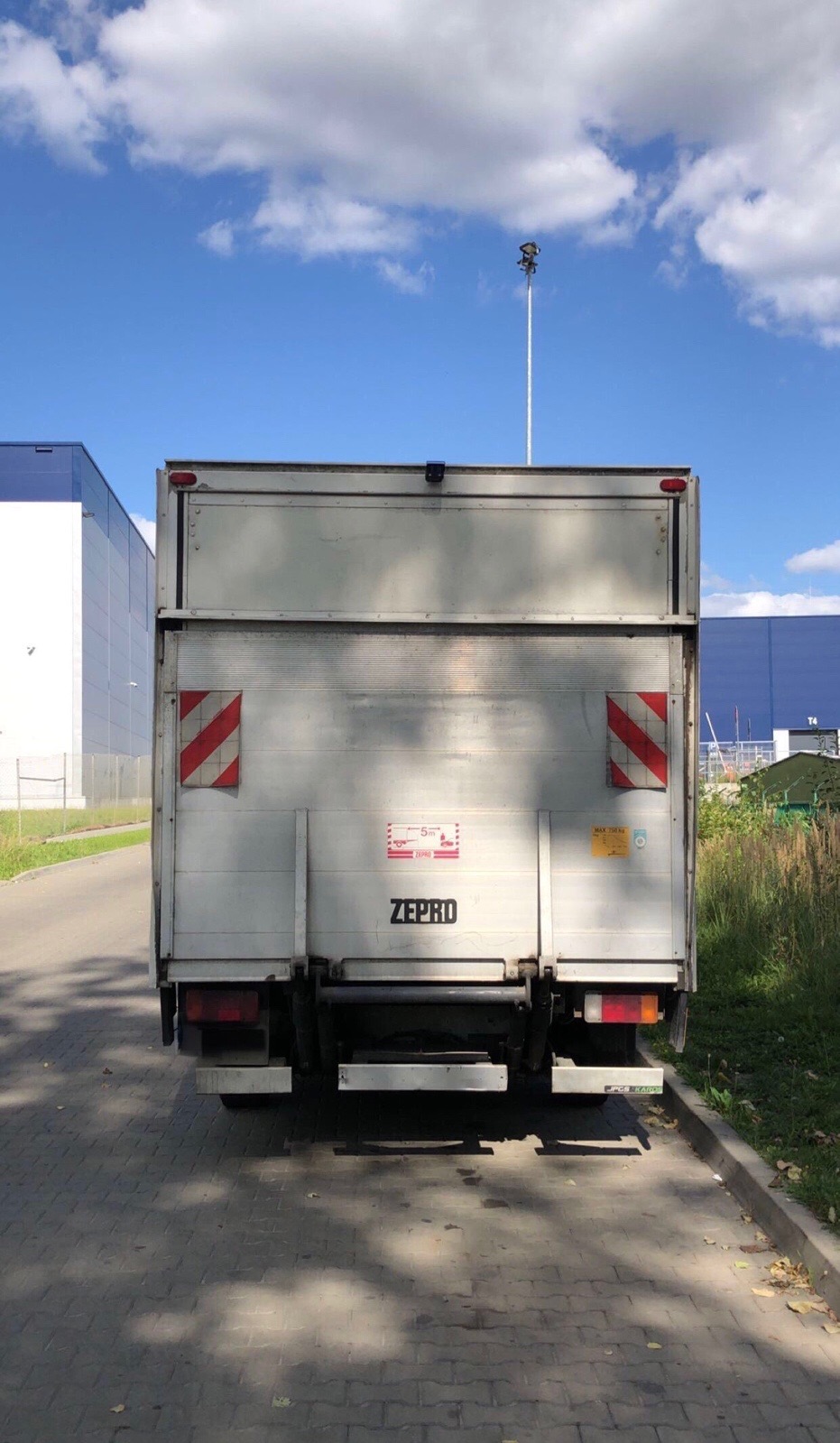 Oferujemy transport takim pojazdem