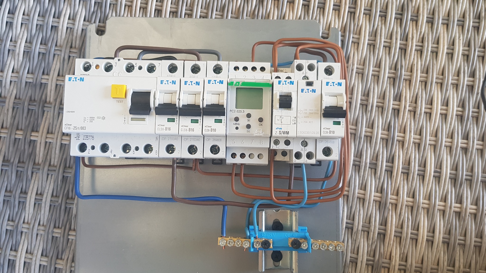 Projekt oraz wykonanie własne dla systemu sterowania oświetleniem zewnętrznym