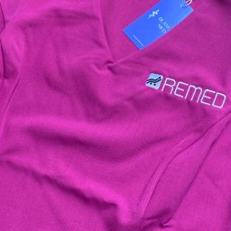 Dla zespołu Remed przygotowaliśmy profesjonalne uniformy Blanco Med, które łączą komfort, swobodę ruchu i trwałość – kluczowe w codziennej pracy fizjoterapeutów.