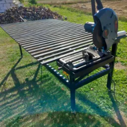 Stół spawalniczo szlifierski 250x150 z przecinarką na wyposażeniu