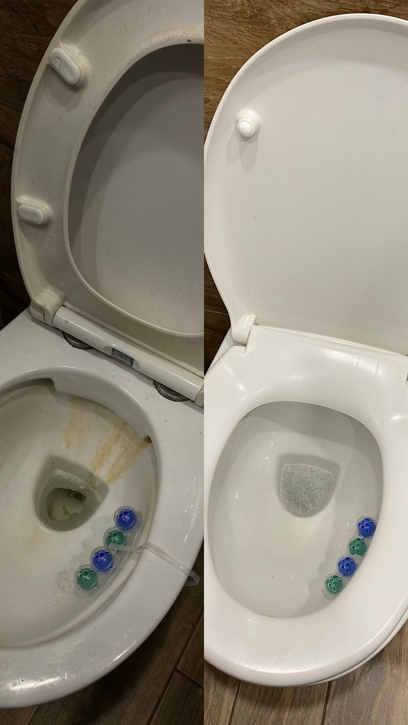Zdjęcie toalety przed i po czyszczeniu, z widocznymi różnicami w czystości i świeżości. Po lewej: zabrudzona, po prawej: lśniąca czystością.