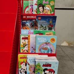 Konfekcja standów- budowa i zatowarowanie 2500 standów reklamowych - asortyment: 78 SKU książeczki dla dzieci + dystrybucja do JMP