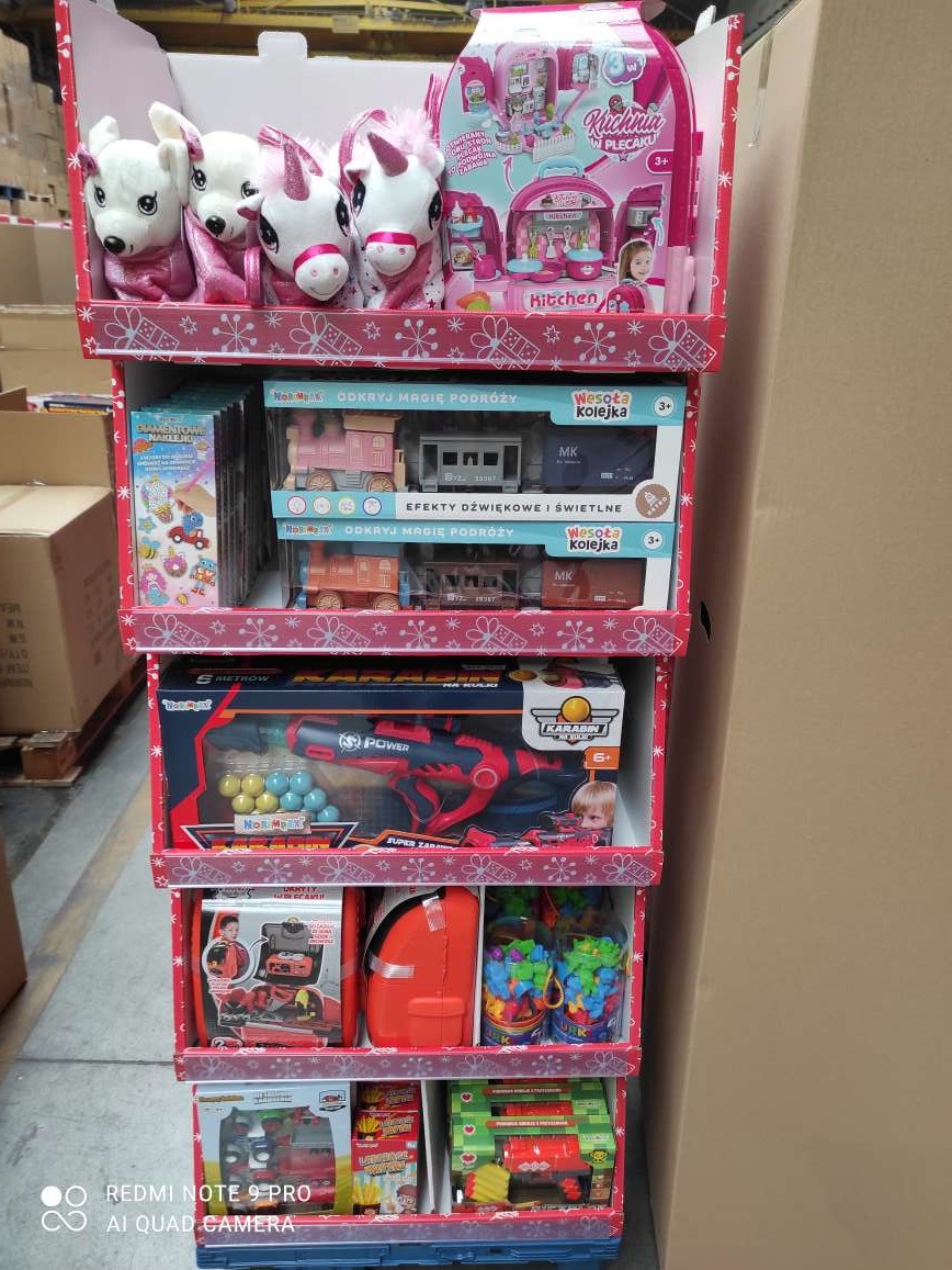 Konfekcja - budowa i zatowarowanie 650 standów reklamowych - asortyment: 65 SKU zabawki + dystrybucja do Dino