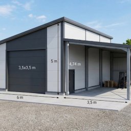 Mono-Steel - Nowoczesna hala z płyt warstwowych w odcieniach szarości i bieli, z otwartą wiatą i wymiarami oznaczonymi na elewacji. Widoczny wózek widłowy wewnątrz wiaty.