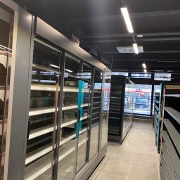 Dostarczamy oraz montujemy do sklepów i gastronomi urządzenia chłodnicze.