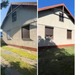 Dom przed i po czyszczeniu elewacji. Po lewej stronie widoczny brudny budynek, po prawej czysty z nowym kolorem dachu i elewacji. Widoczne okna i zieleń.